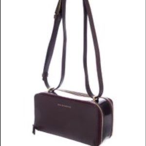 WANT LES ESSENTIELS
Smooth Leather Crossbody Bag